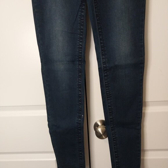 Tilly's Almost Famous Premium Juniors Jeans - Picture 4 of 10